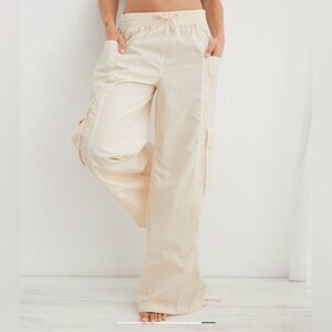 Aerie High Waisted Go-For-It Baggy Cargo Pants - Size M - Cream